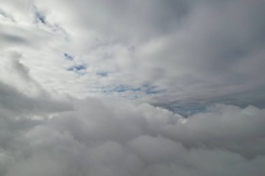 Bulutların arasından ve Gökyüzünün üstünden