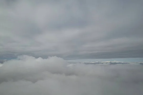 Przez Chmury Nad Niebem — Zdjęcie stockowe