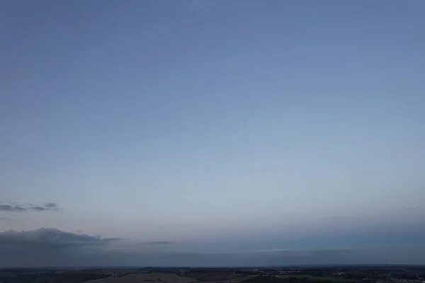 Сквозь Облака Небо — стоковое фото