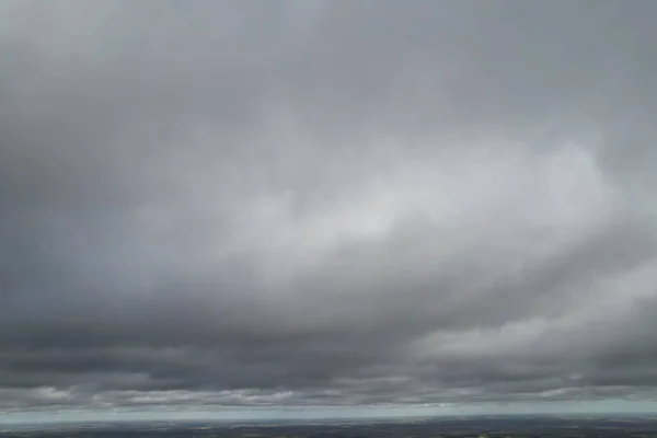 標高の高いところからの雨雲の絶景 — ストック写真