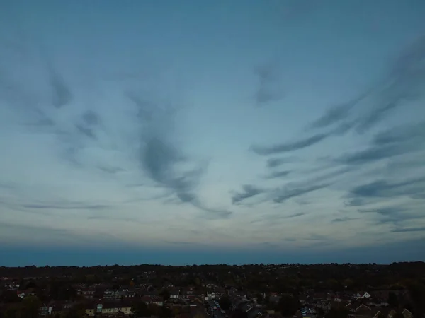 英国上空强风中戏剧化的云彩和天空的最佳高角镜头 — 图库照片