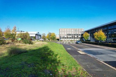 ENGLAND, DUNSTable ToWN - 22ND ECTOBER, 2022: Yüksek açılı Drone Kameralı Merkez Bedfordshire Yüksek Öğrenim Koleji, gün batımı saati