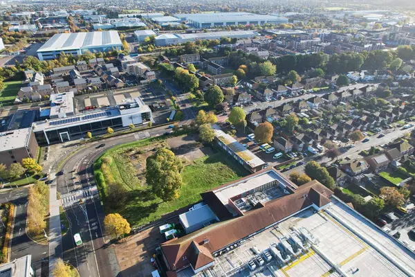 ENGLAND, DUNSTable ToWN - 22ND ECTOBER, 2022: Yüksek açılı Drone Kameralı Merkez Bedfordshire Yüksek Öğrenim Koleji, gün batımı saati