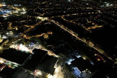 Gece şehrin havadan görünümü