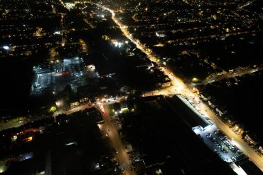 Gece şehrin havadan görünümü