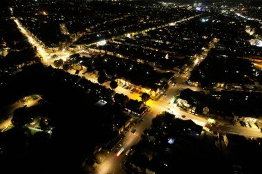 Gece şehrin havadan görünümü