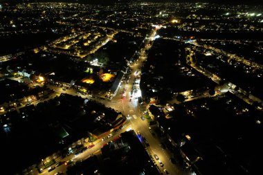 Gece şehrin havadan görünümü