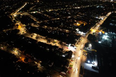 Gece şehrin havadan görünümü