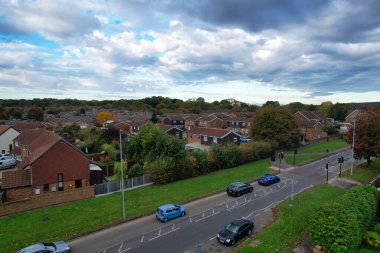 Bulutlu bir günde, Britanya 'nın Luton şehrinin hava görüntüsü  