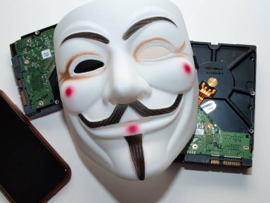 Guy Fawkes, Anonim Hacker maskesi gibi. Siber güvenlik uygulaması için mükemmel görüntüler.