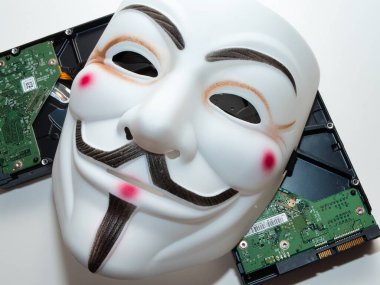 Guy Fawkes, Anonim Hacker maskesi gibi. Siber güvenlik uygulaması için mükemmel görüntüler.