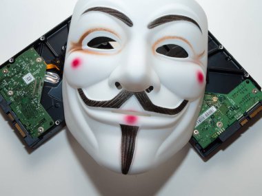 Guy Fawkes, Anonim Hacker maskesi gibi. Siber güvenlik uygulaması için mükemmel görüntüler.