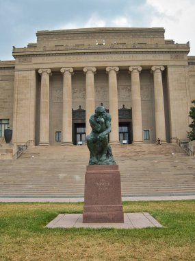 Kansas City, Missouri 16 Temmuz 2022 - Nelson-Atkins Sanat Müzesi Rodin 'in Düşünen Heykeli