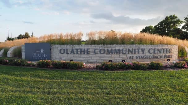 Olathe Kansas August 2022 Olathe Community Center Sign Corner Kansas — Stock video