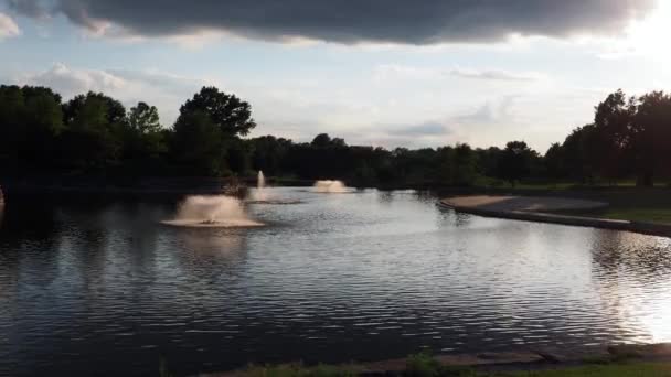 Olathe Kansas August 2022 Dark Rich Colors Water Fountains Overcast — Wideo stockowe