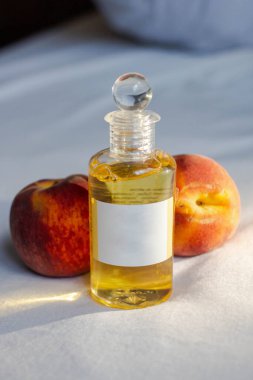 Şampuan, duş jeli ve huzur dolu bir şişe. modern minimal fotoşoplama