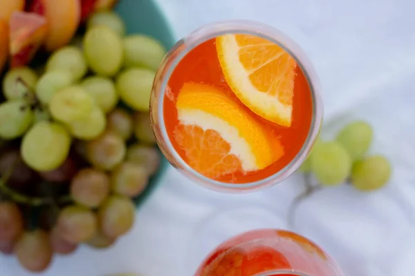 Wine Glasses Orange Grape Peach Pear Summer Picnic — Stock Photo, Image