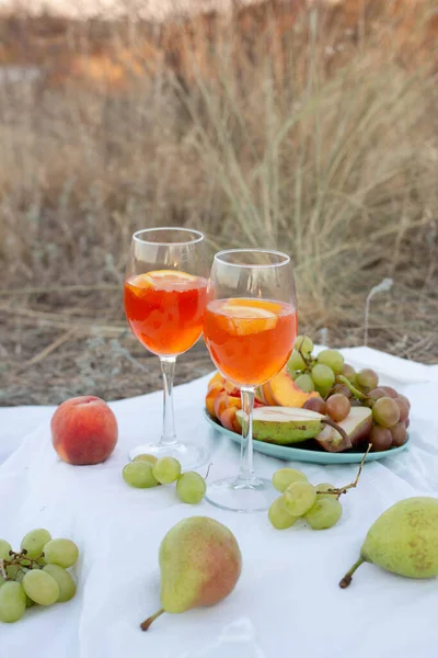 Wine Glasses Orange Grape Peach Pear Summer Picnic — Φωτογραφία Αρχείου