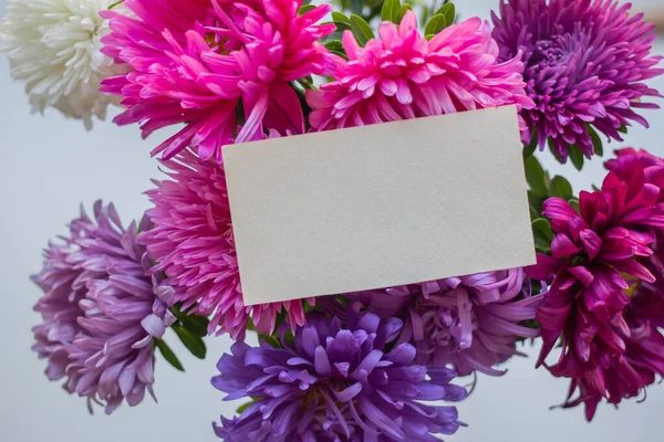 Kaart Mockup Met Herfst Bloemen Violet Roze Asters — Stockfoto