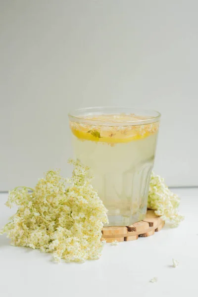 Elderflower Lemonade Lemon Glass — Photo