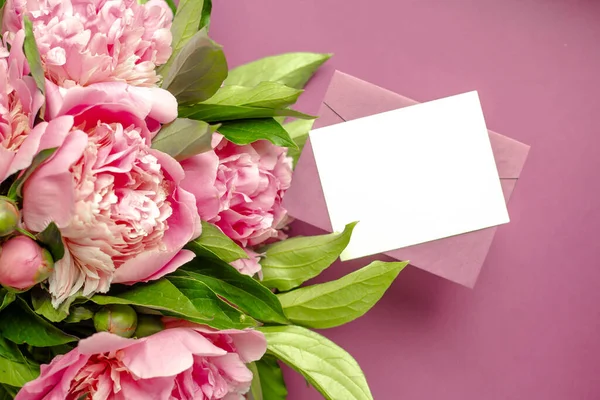 Minimalistic Card Mockup Bouquet Pink Peonies Fresh Flowers Water Drops — Stockfoto