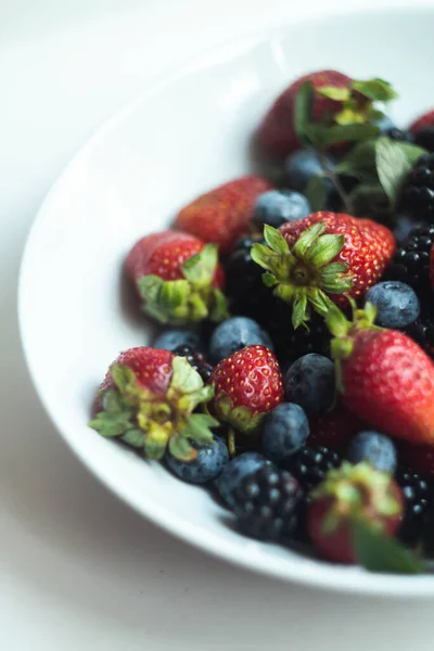 Seasonal Berries White Dish — Stock Photo, Image