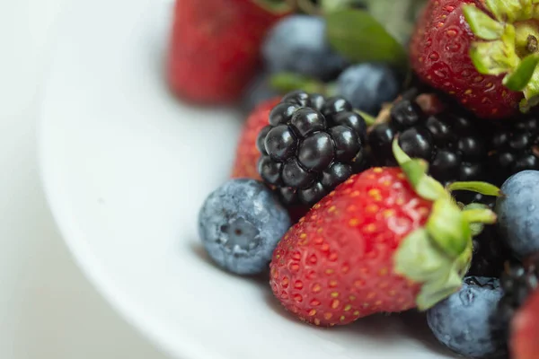 Seasonal Berries White Dish — Foto Stock