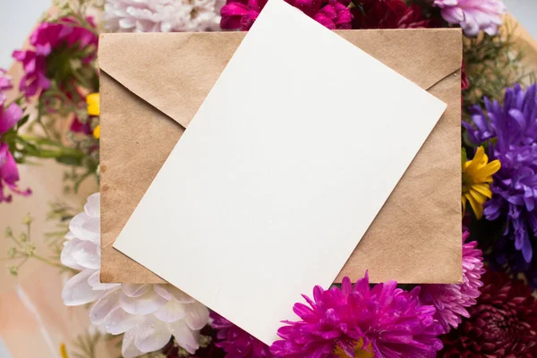 Invitation Card Mockup Asters Autumn Bouquet — Φωτογραφία Αρχείου
