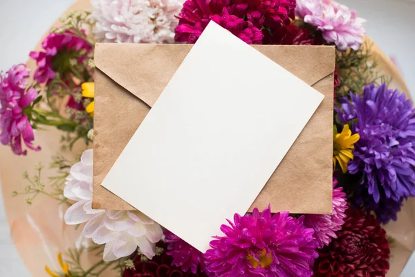 Invitation Card Mockup Asters Autumn Bouquet — Φωτογραφία Αρχείου