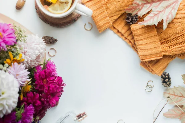 Cup Tea Lemon Flowers Yelow Sweater — Fotografia de Stock