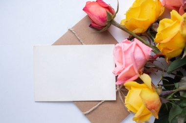 mockup card with roses. invitation card with environment and details Mockup with postcard and flowers on white background.