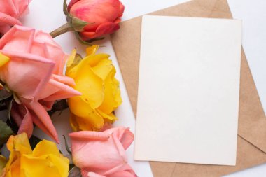 mockup card with roses. invitation card with environment and details Mockup with postcard and flowers on white background.