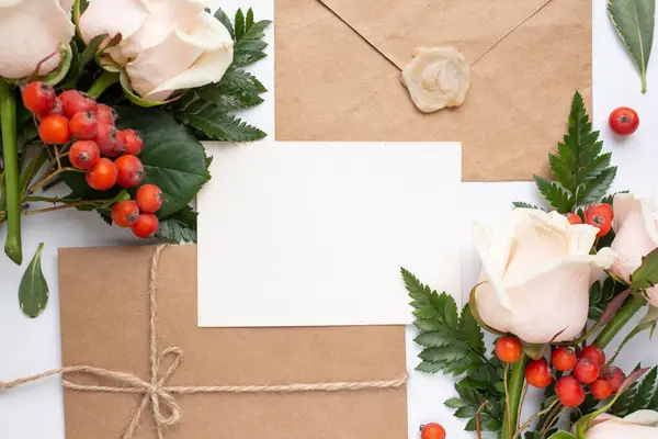 Card Mockup White Table Roses Rowan Flowers Flat Lay — Fotografia de Stock