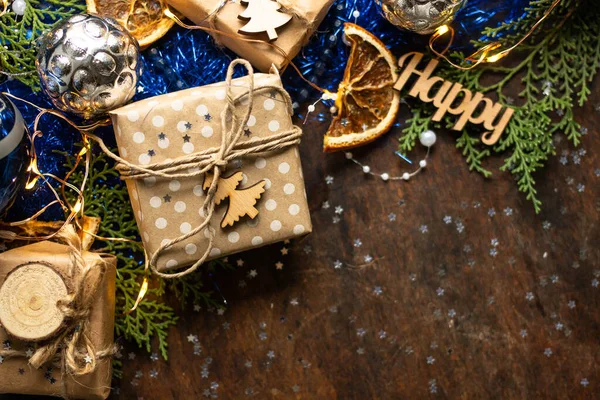 Natale Blu Regalo Carta Regalo Artigianale Nastro Palline Natale Regali — Foto Stock