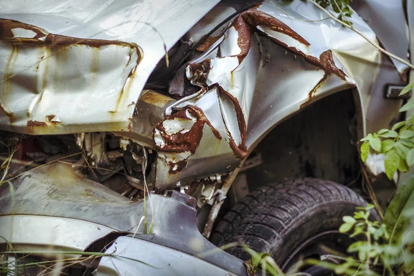 Beschadigde Roestige Auto Crash Close — Stockfoto