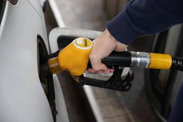 View Man Hand Putting Gasoline Diesel Fuel Tank His Car — Φωτογραφία Αρχείου