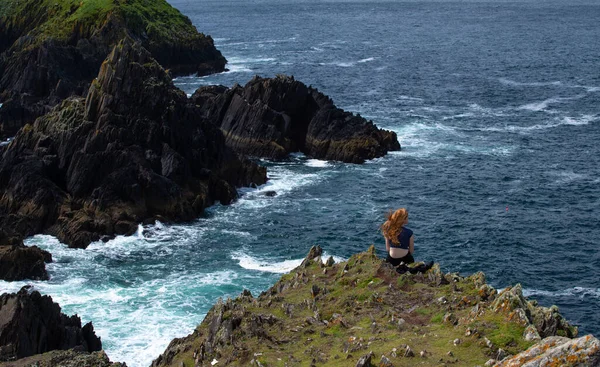 Pretty Young Irish Girl Long Red Hair Sits Rock Looking — Zdjęcie stockowe