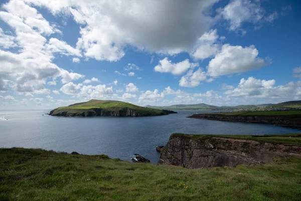 Spectacular View Showing Landscape Ireland Hills Green Meadows Sea Sunny — Stockfoto