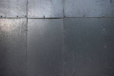 Metal plakalar, perçinlerle tutturulmuş demir parçaları. Bir doku ya da arkaplan olarak kullanılabilecek resim