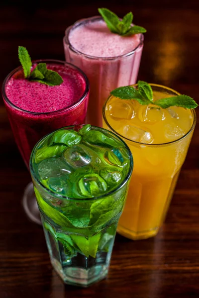 Assorted Four Drinks Raspberry Smoothie Strawberry Smoothie Classic Lemonade Orange — Stockfoto