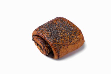 Beyaz bir tabakta haşhaş tohumlu çörek, yakın plan. Yatay yönelim 