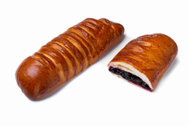 Beyaz tabakta reçelli tatlı çörek, yakın plan. Tam ve bölgesel dolgu. Yatay yönelim 