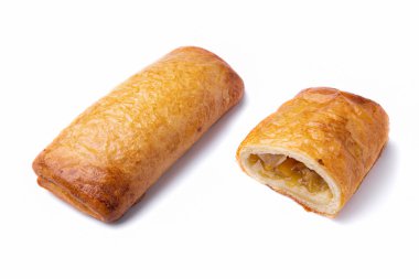 Beyaz tabakta elma reçelli çörek, yakın plan. Tam ve bölgesel dolgu. Yatay yönelim