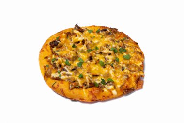 Domatesli, mantarlı, maydanozlu, jambonlu, mayonezli ve peynirli pizza, yakın plan. Yatay yönelim