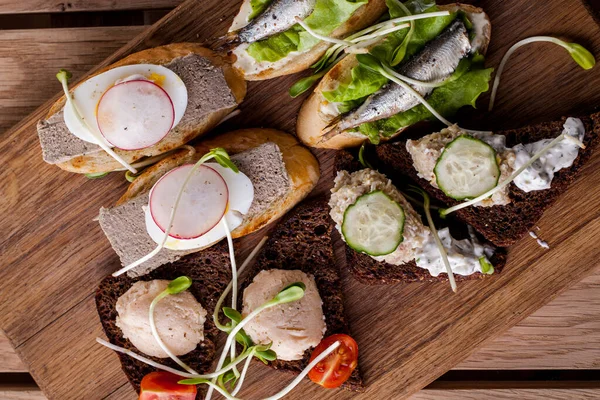 Assorted Bruschetta Rabbit Liver Cod Liver Tulle Lettuce Cucumber Slices — Fotografia de Stock