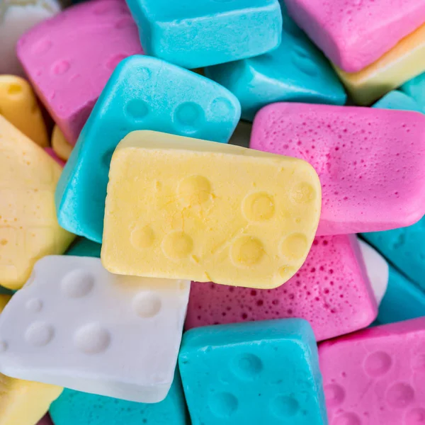 Çok renkli tatlı bardaklar kapanıyor.