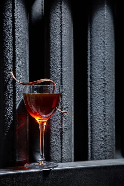 Cocktail Con Gocce Cioccolato Bicchiere Che Sfondo Elemento Riscaldante — Foto Stock