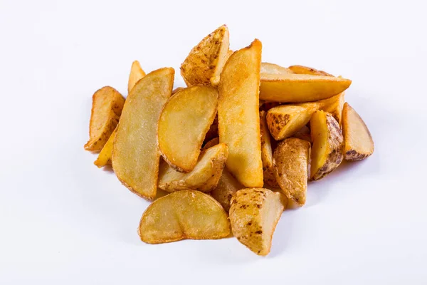 Aardappelen Gesneden Gefrituurd Aardappelen Zijn Opgehoopt Een Witte Achtergrond — Stockfoto
