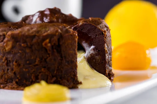 Chocolate Fudge Jam Candied Fruits White Plate Horizontal Orientation — Stockfoto