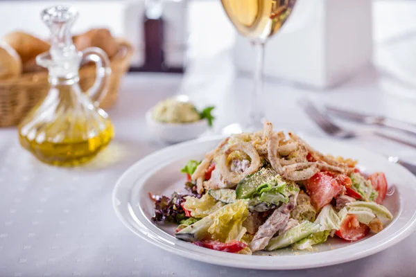 Salad Meat Tomatoes Basil Young Shoots Cucumbers Onions Salad Plate — Fotografia de Stock